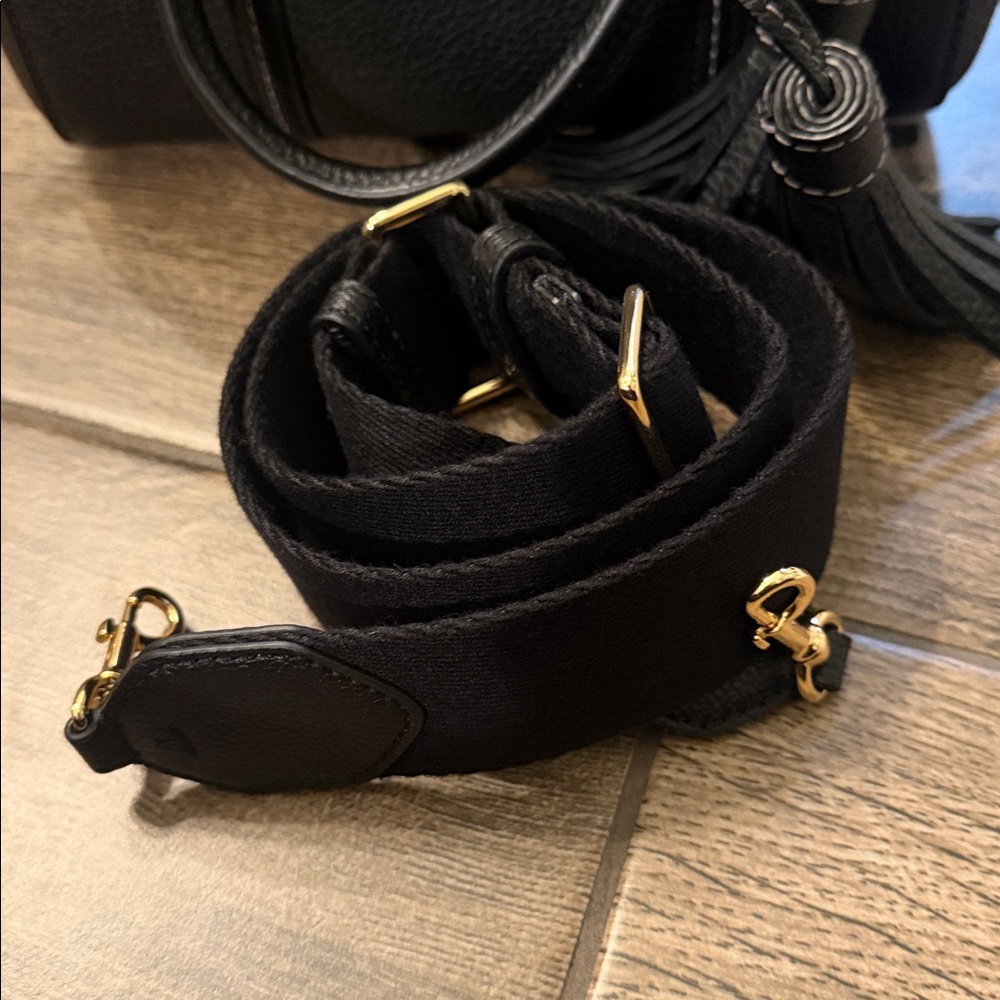 Tory Burch Black Leather Satchel. Good condition. - Picture 10 of 13